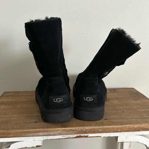 UGG Marciela 2 genuine shearling boots - Picture 2 of 5